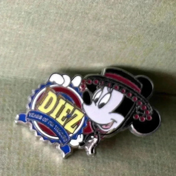 Disney Pin 10 year Trading Minnie 2009 Diez used - Picture 1 of 5